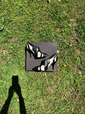Bottega Veneta Scarpa Pelle Black and Cream Leather Pointed Stiletto Booties